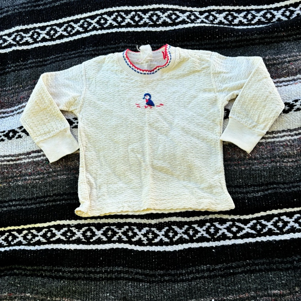 VINTAGE 70s WHITE EMBROIDERED PENGUIN SHIRT SIZE 4